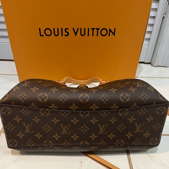 Louis Vuitton Handbag-Rivoli - Picture 6 of 8